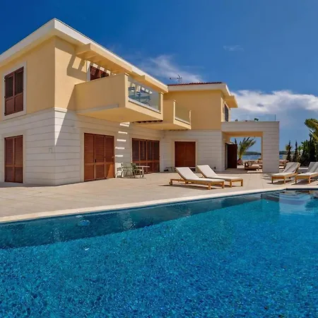 Luxury Hvar Deluxe Palace 2 With Pool At The *