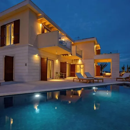 Luxury Hvar Deluxe Palace 2 With Pool At The Villa *
