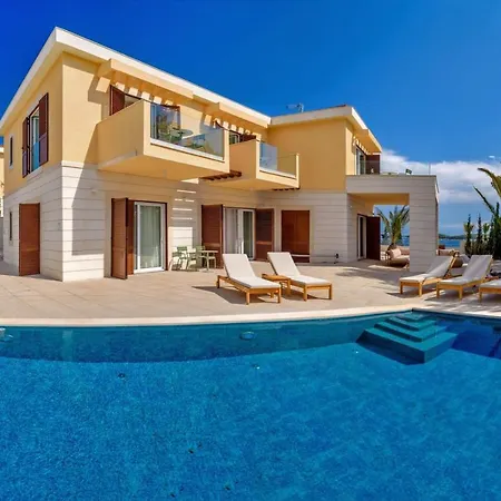 别墅 Luxury Hvar Deluxe Palace 2 With Pool At The 赫瓦尔